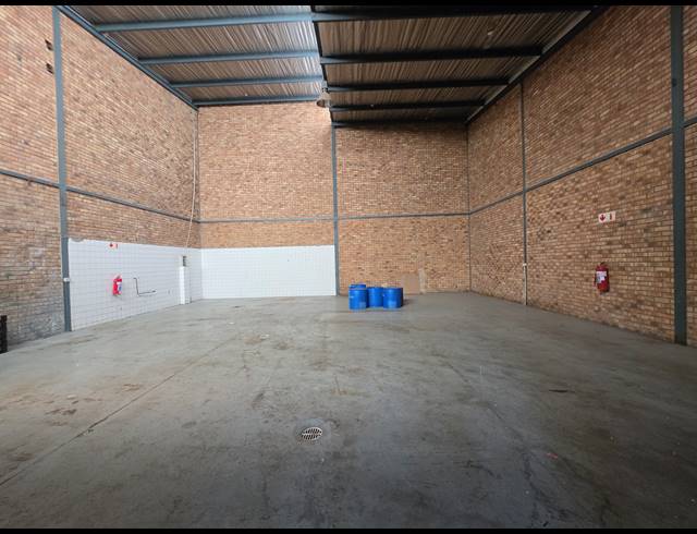 240M² WAREHOUSE TO LET IN DRIEHOEK